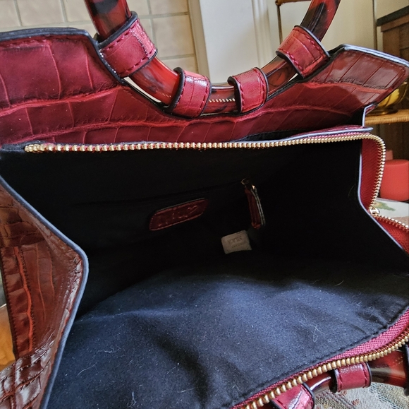 Imoshion red faux alligator embossed leather purse with acrylic handle. - Picture 8 of 10